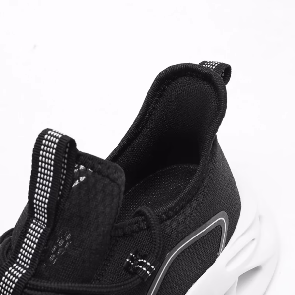 Large Size Soft EVA Sole Slip on Casual Running Shoes Breathable Mesh Fashion White Men Shoes Sneakers