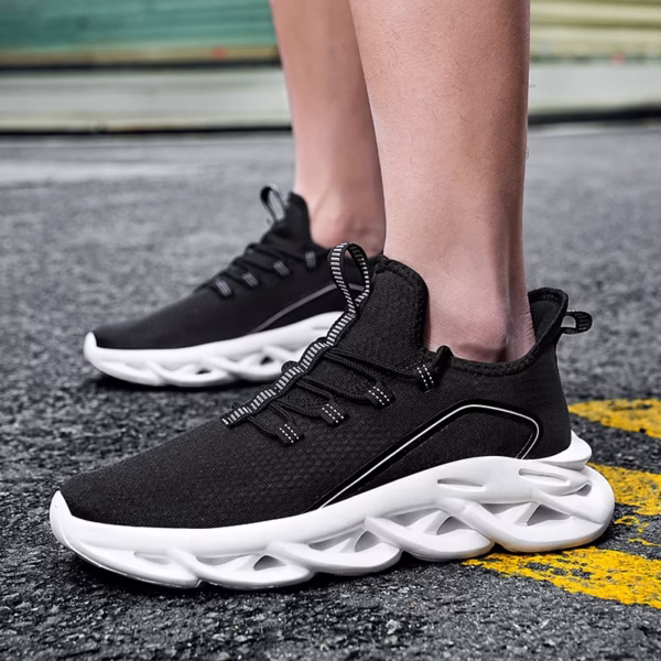 Large Size Soft EVA Sole Slip on Casual Running Shoes Breathable Mesh Fashion White Men Shoes Sneakers